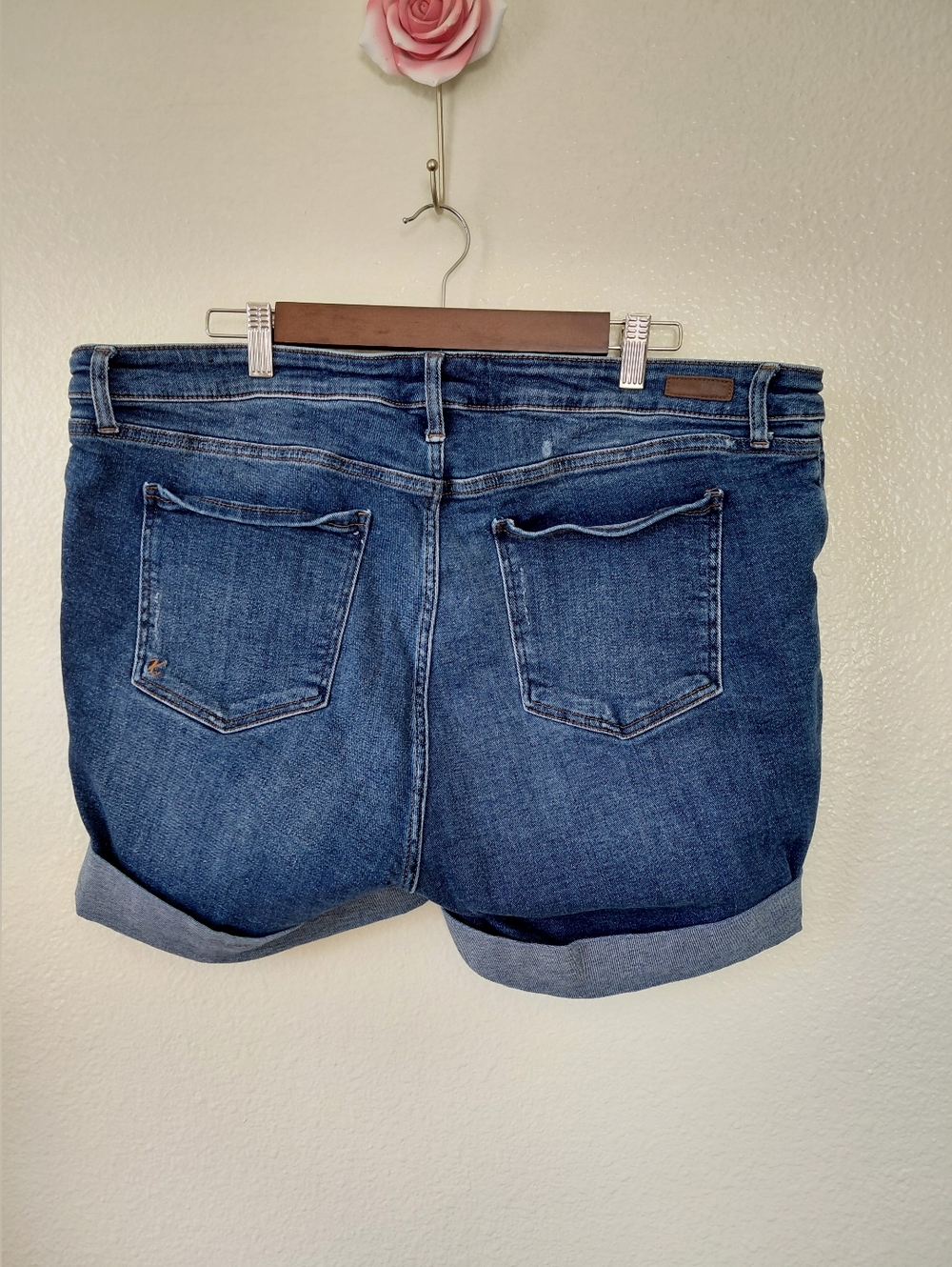 kut From The Kloth- Women's 20W Blue Denim Boyfriend Short. Stretch - Picture 2 of 10